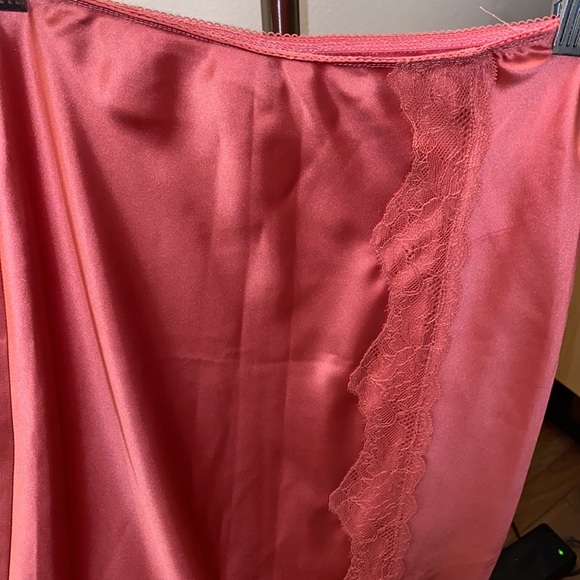 MIDI skirt with left sided slit - Picture 4 of 6